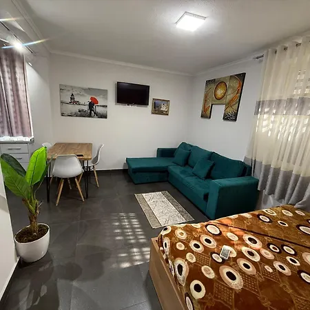 Waves & Wonders Apartman *